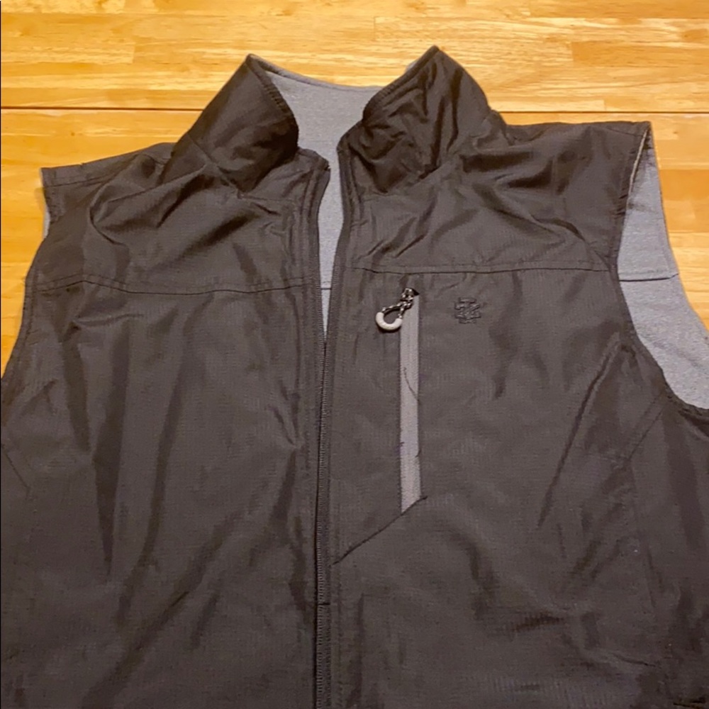 Men’s Izod reversible vest